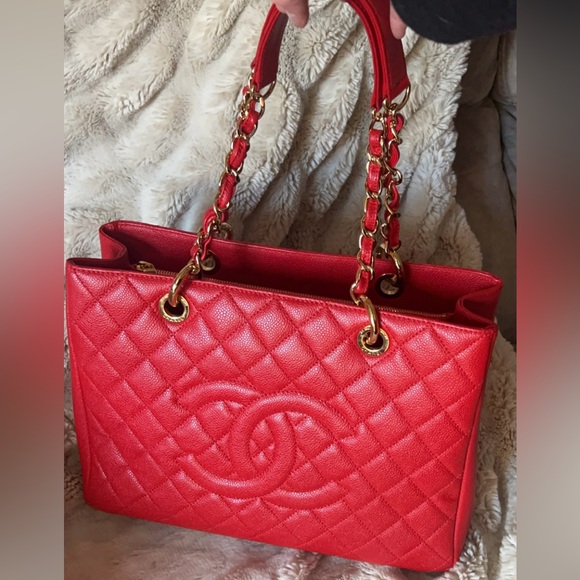 Chanel | Red Caviar Quilted Matalasse Grand Shopping Leather Tote Bag - Picture 2 of 16